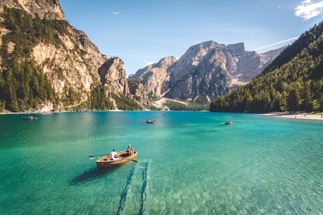 Exploring the World on a Budget: Tips and Tricks for Adventurous Souls
